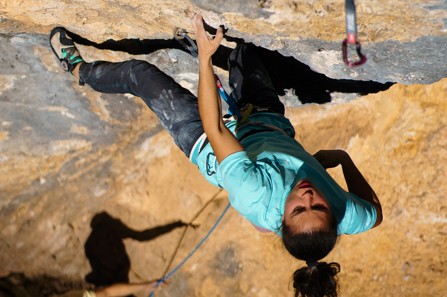 Ana Belén Argudo climbing