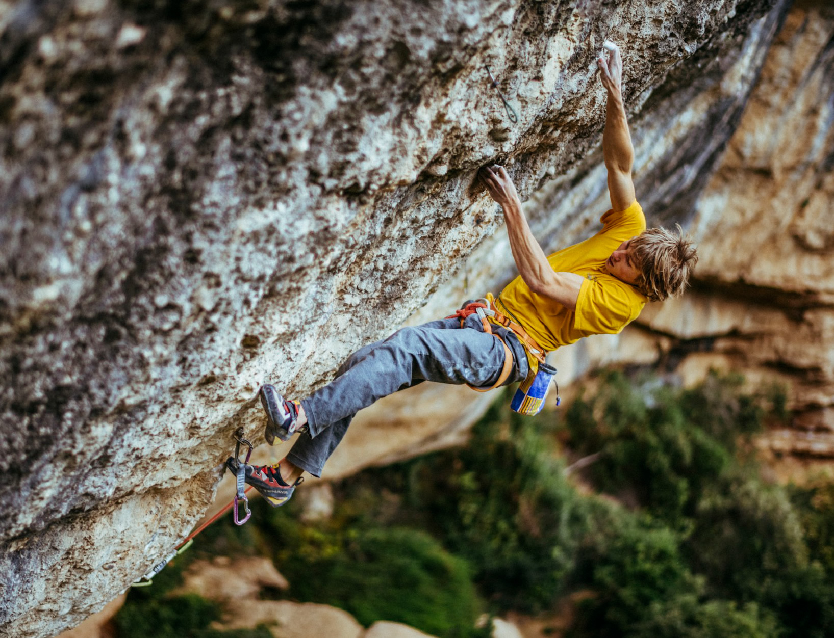 Alex Megos - Perfecto Mundo 9b+ - Margalef, Spain